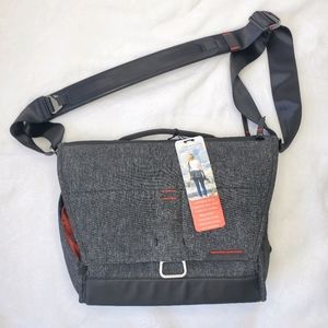 NWT Peak Design Everyday Messenger Bag 13"